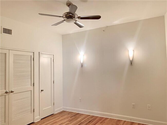 Building Photo - 90 Fairlie St NW