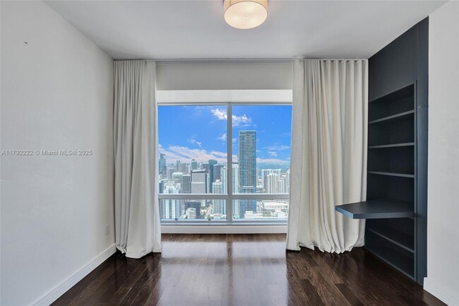Building Photo - 1425 Brickell Ave