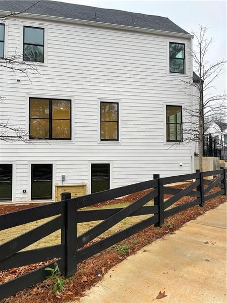 Building Photo - 101 Pearl St