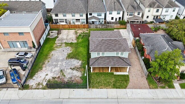 Building Photo - 1507 N Durham Dr