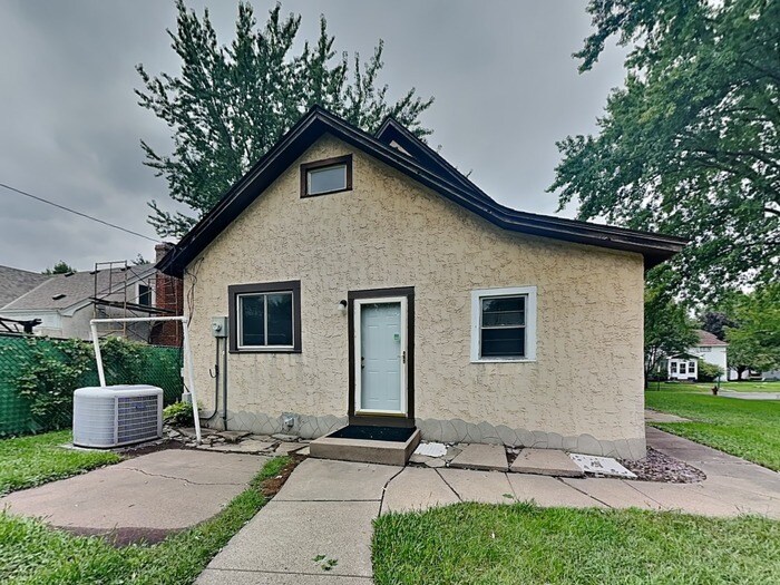 Building Photo - 2526 13th Ave E