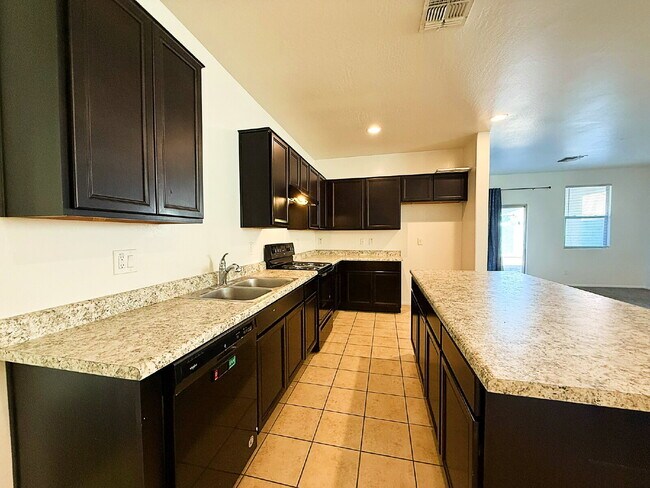 Building Photo - "Charming 3-Bedroom Oasis with 2 Baths & S...