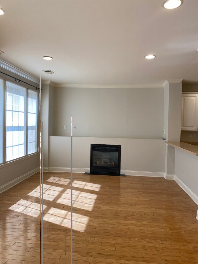 Liv room Gas Fireplace - 258 Riverwalk Way