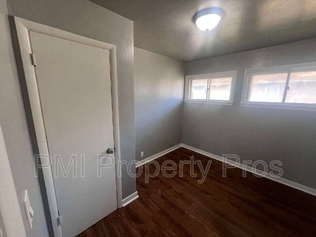 Building Photo - 5650 N 61st St