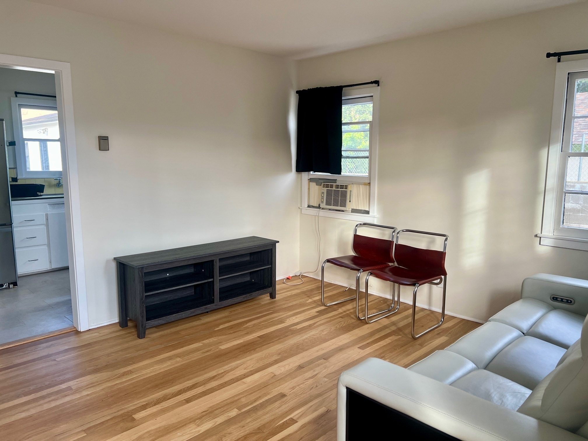 Building Photo - 525 W Plymouth St