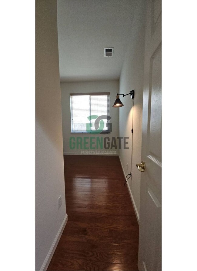 Building Photo - Available Now! 3 Bedroom 2 Bath Spacious Home in Tracy!!