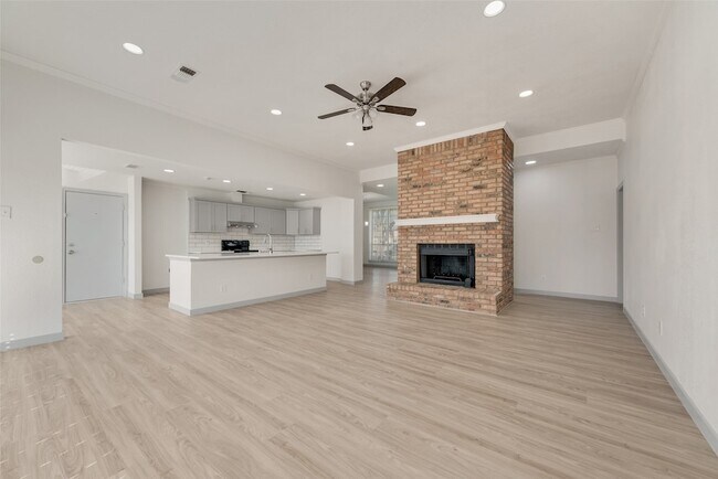 Building Photo - 1318 Deer Ridge Dr