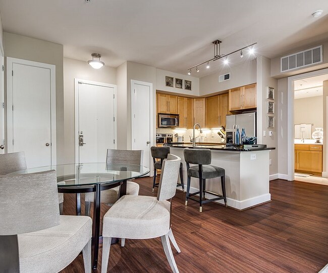 Building Photo - 800 Town and Country Blvd