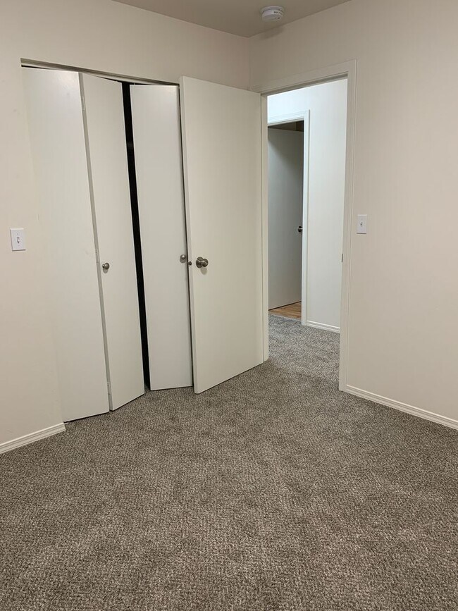 Building Photo - 3 Bdrm, 1 & 1/2 Ba | Muldoon & E 36th Ave area | ASK ABOUT HOLIDAY MOVE IN SPECIAL!!