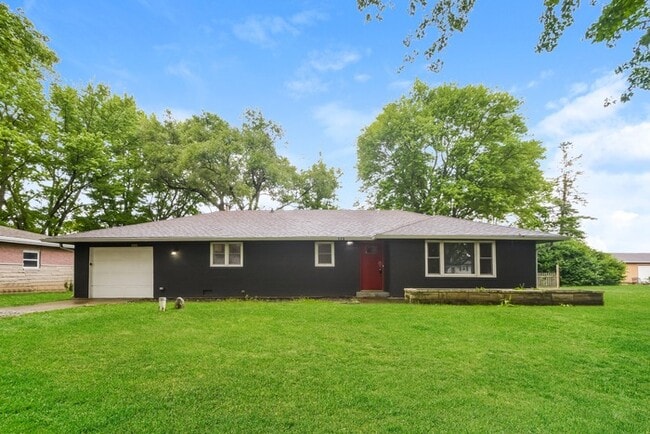 Building Photo - 120 E 75th St