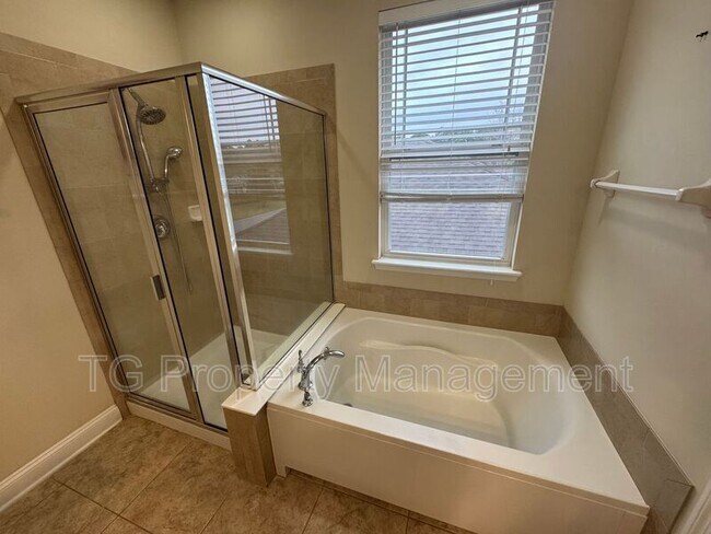 Building Photo - 14420 Serenoa Dr