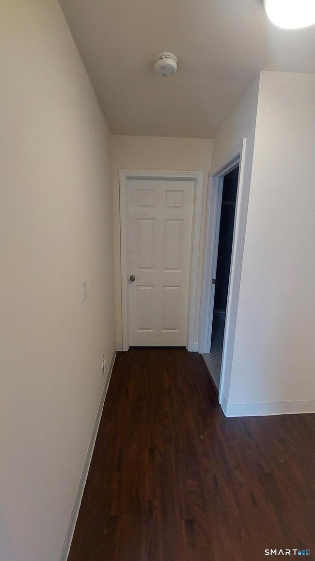 Building Photo - 11 Mannions Ln