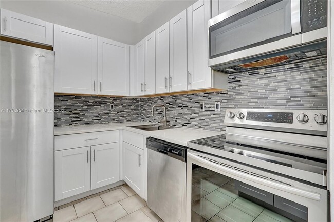 Building Photo - 825 NE 199th St