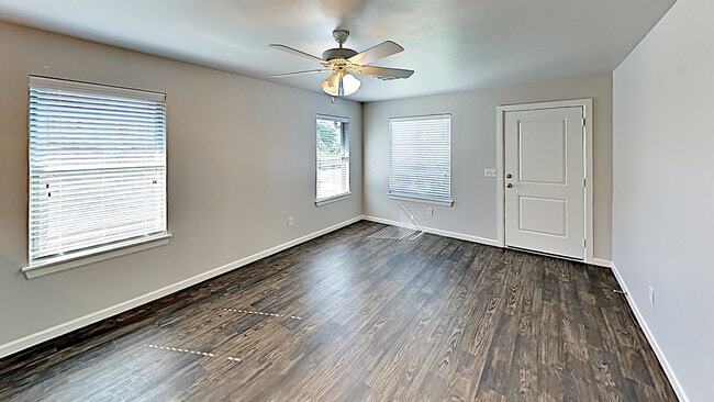 Building Photo - 2 Bedroom, 2 Bathroom, 1 Car Garage Duplex...