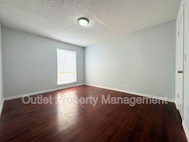 Building Photo - 1742 Potomac Ct