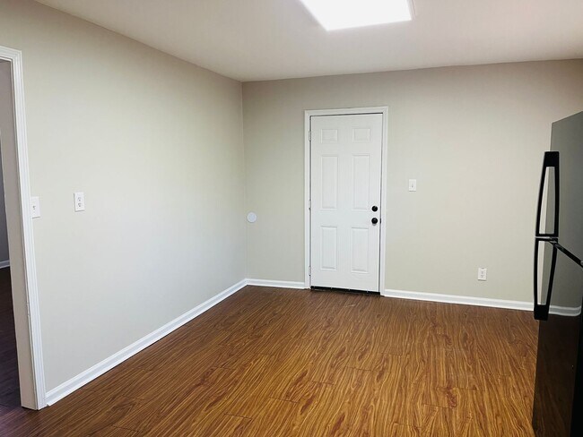 Building Photo - Wow! Check out this charming 3-bedroom, 1....