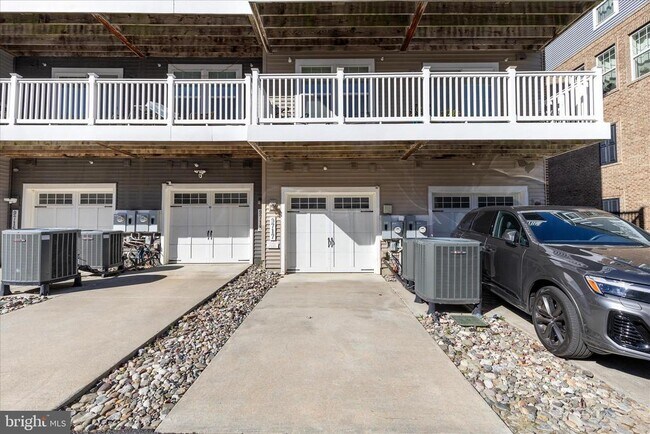 Building Photo - 9717 Tealbriar Dr