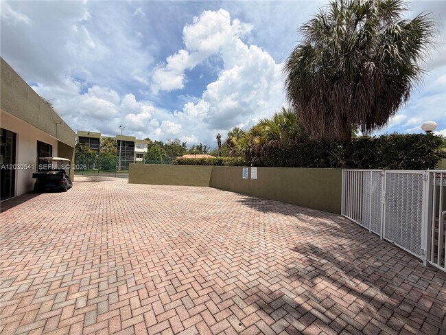 Building Photo - 4205 N University Dr
