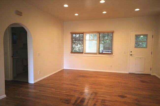 Building Photo - Prime Mid-City--Adorable Private Back Hous...