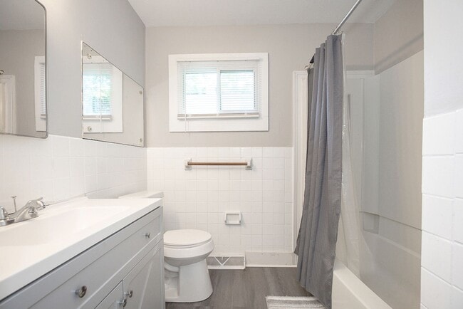 Building Photo - 3 BED 1 BATH BEAUTIFUL SINGLE FAMILY HOME ...