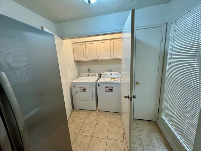 Building Photo - 5810 Twisted Pine Ct