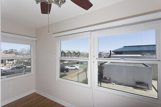 Building Photo - 1 BR Corner Unit With Amazing Downtown Views!