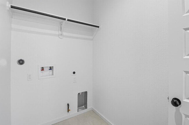 Building Photo - 2924 El Fenice Ln