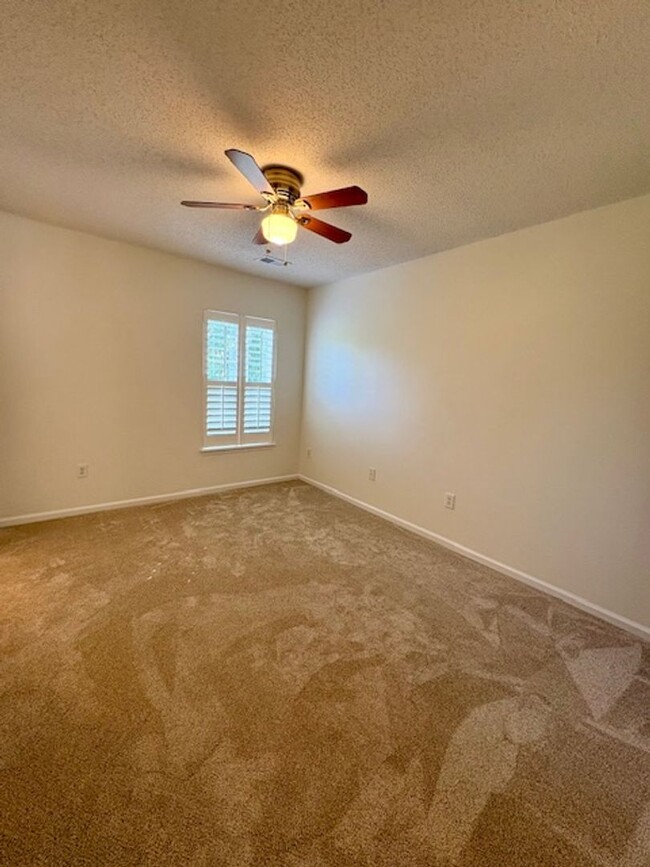 Building Photo - Lovely Updated Home in Grand Oaks