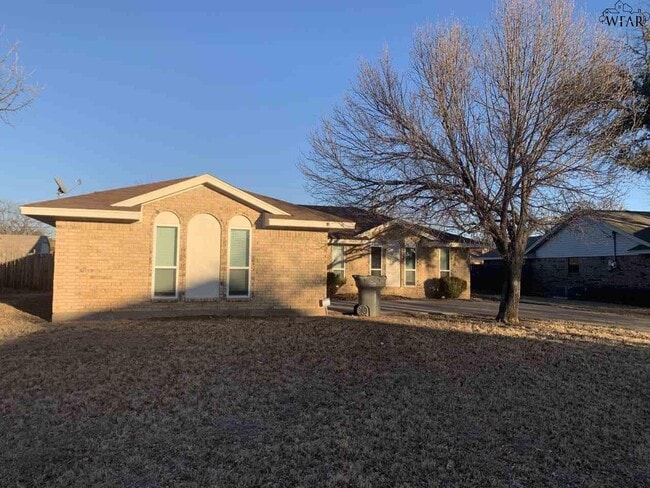 Building Photo - 5519 Briargrove Dr