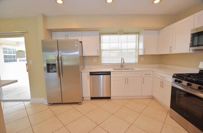 Building Photo - 1553 NW 158th Ave