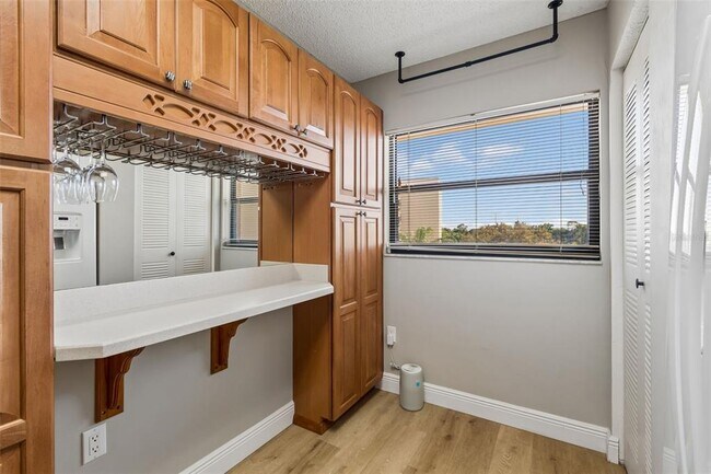 Building Photo - 900 Cove Cay Dr