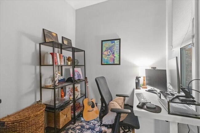 Building Photo - 2 bedroom in Chicago IL 60622