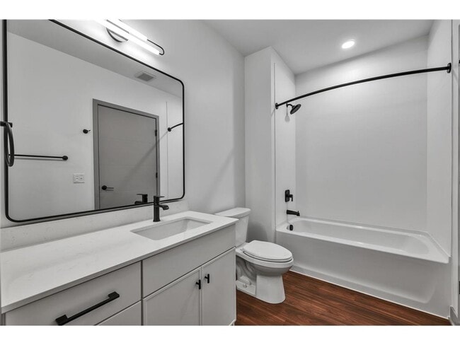 Building Photo - 640 Wisconsin Ave N