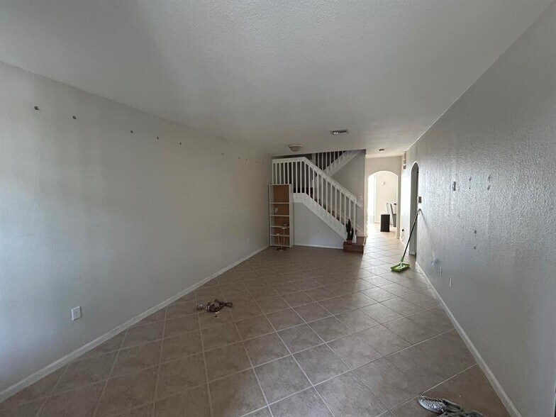 Primary Photo - 2673 SW 85th Ave