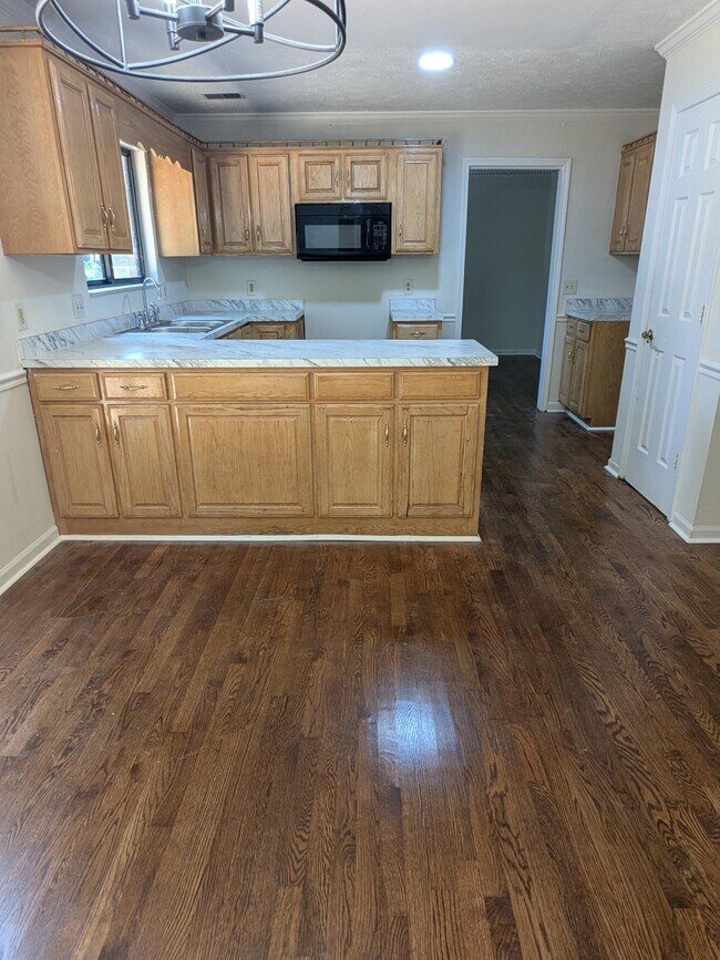 Building Photo - 1117 Elkader Ct S