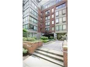Building Photo - 1 bd 1 bath close to UW.  Water/Sewer/Garbage/Parking/Storage included