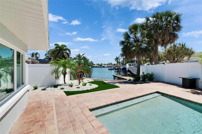 Building Photo - 1492 Sea Gull Dr S