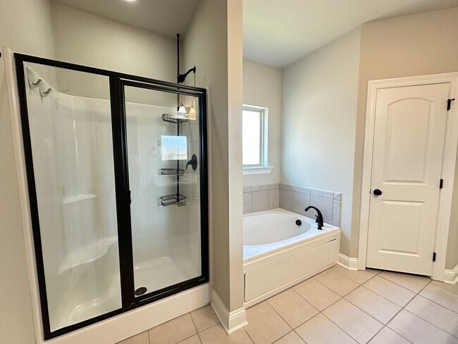 Building Photo - *$500 off FIRST MONTHS RENT MOVE IN SPECIAL* (LUCIEN FIELD ESTATES-SOUTHEAST SHREVEPORT-BEAUTIFUL...