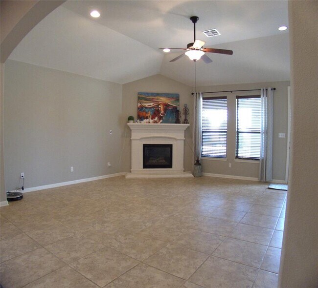 Building Photo - 14400 Senia Bend