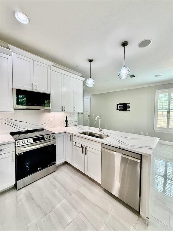 Building Photo - 505 S Tampania Ave