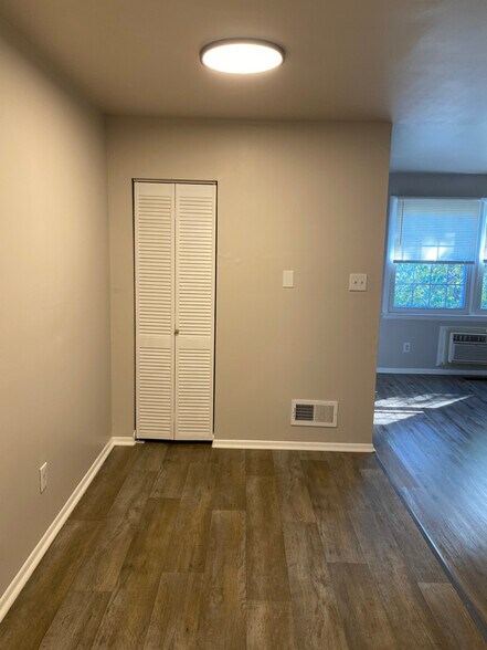 Building Photo - 1615 Bonwood Rd