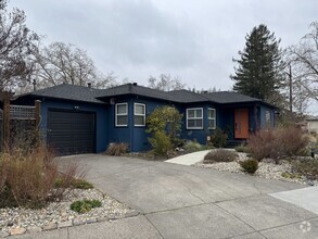 Building Photo - Nicely updated Santa Rosa Bungalow