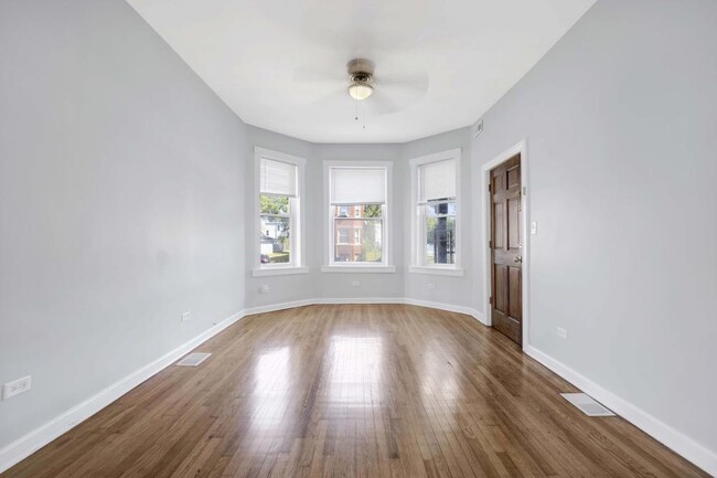 Building Photo - 2 bedroom in Chicago IL 60624