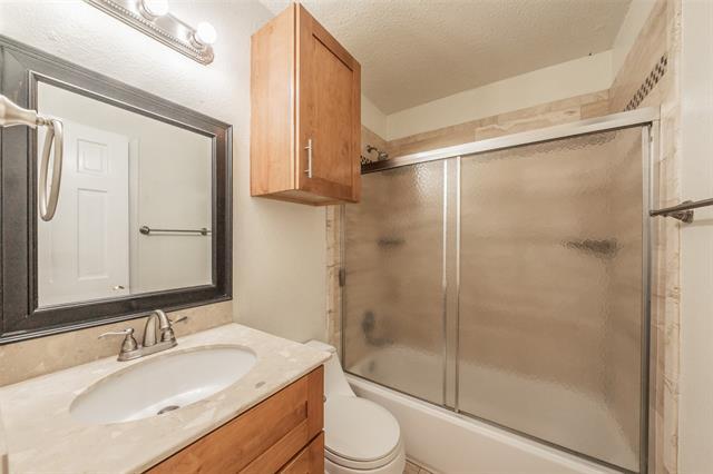 Building Photo - 2912 Charter Oak Dr