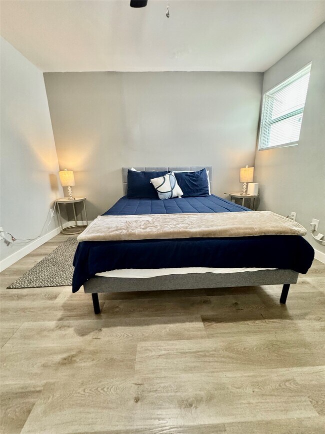 Building Photo - 6705 Fairway Dr