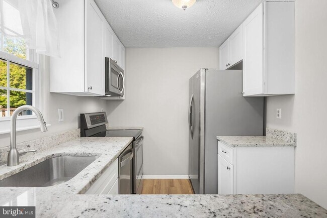 Building Photo - 7807 Breezy Down Terrace