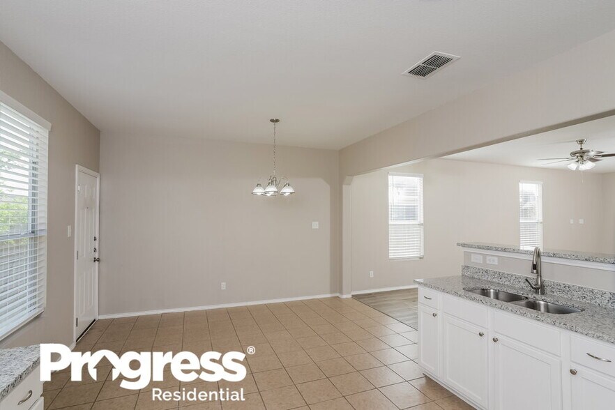 Building Photo - 200 Rustic Acres