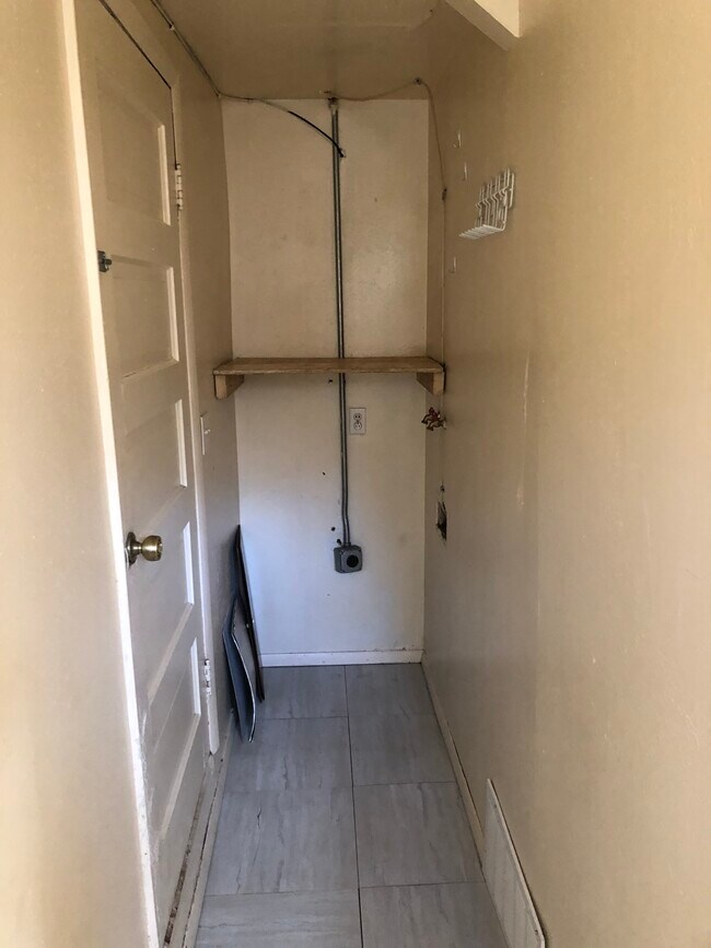 Building Photo - 364 Ruxton Ave