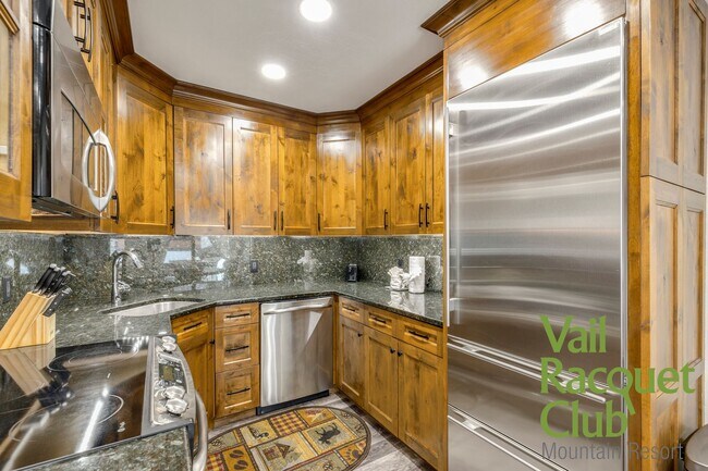 Building Photo - Annual Lease - 3BR, 3BA 3-level Townhome w...