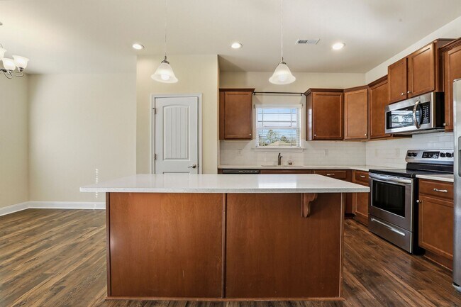 Building Photo - 52 Woodwater Cir